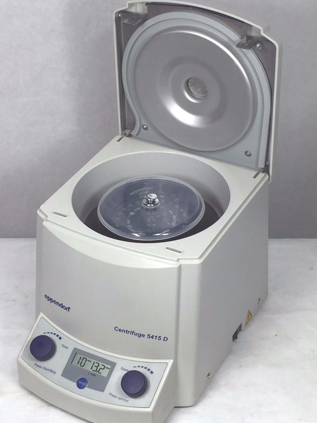Eppendorf 5415D Centrifuge with Rotor F45-24-11, Microcentrifuge, 120 V, 60Hz